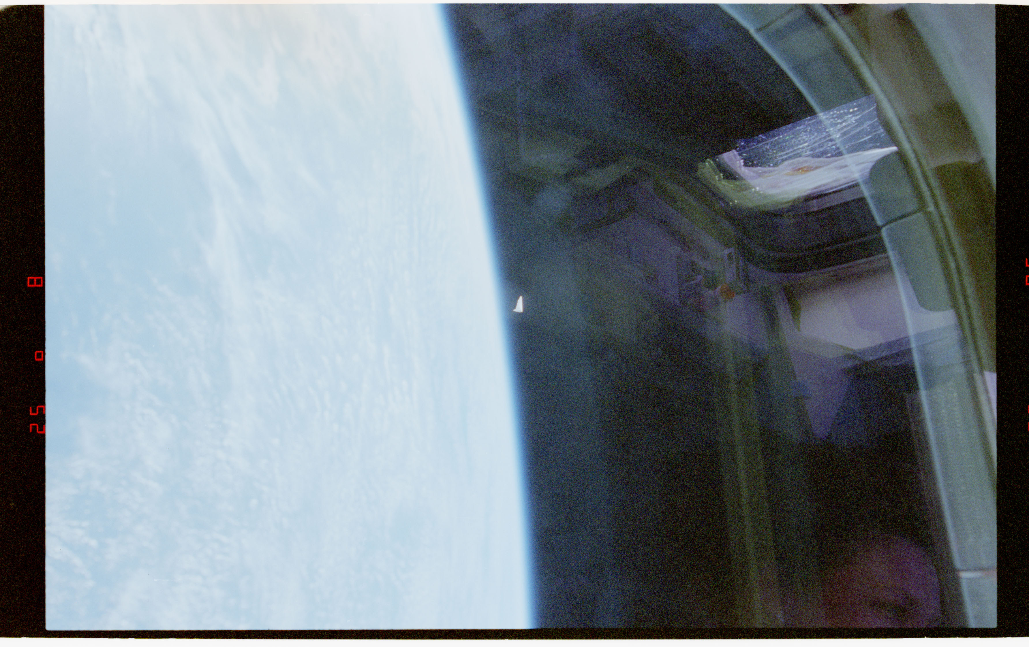 NASA-UAP-D031, STS-80 Unidentified Object Image 2, 1996